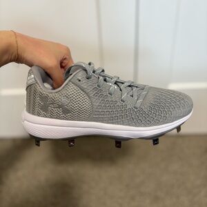 Under Armour Silver Outdoor Soccer Cleats Sneakers Women's‎ Size 8